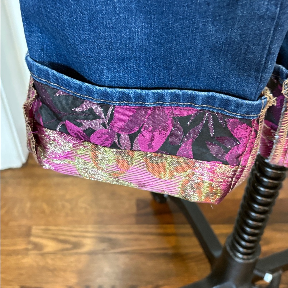 Chico’s perfect stretch girlfriend slim leg ankle sz 1.5 (10) jeans w/tapestry - Picture 3 of 9